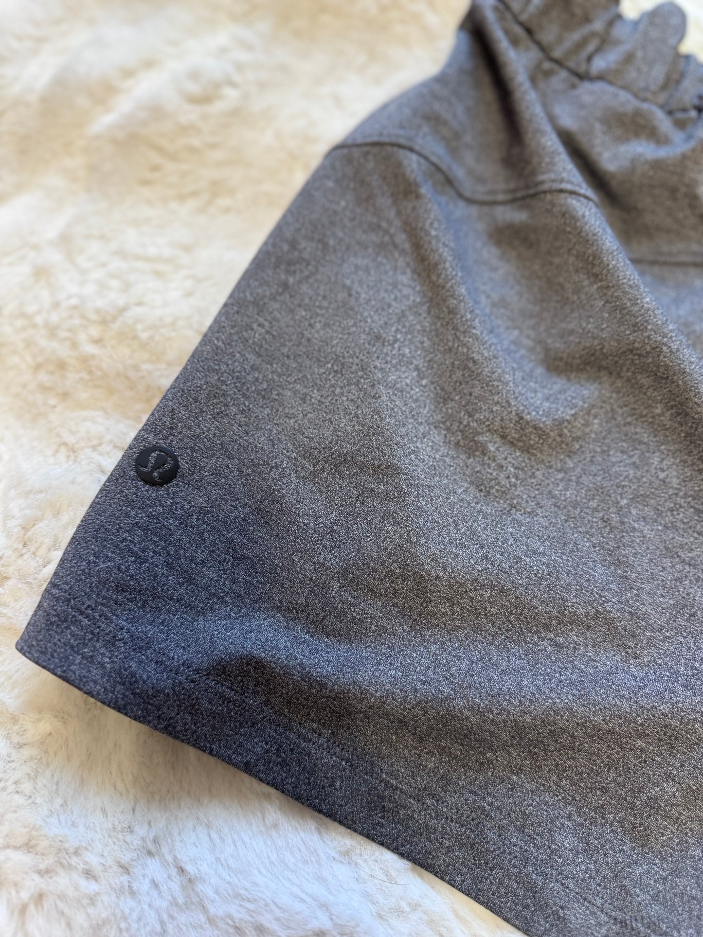 On the fly shorts 2.5” heathered black size 6