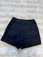 This instant black pocket high rise shorts 3.5” size 2